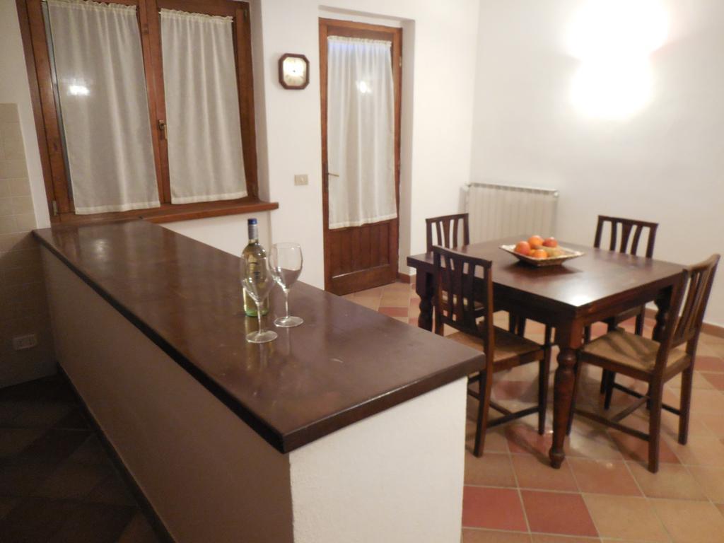 Azienda Il Tizzano อัลบิเนีย ห้อง รูปภาพ